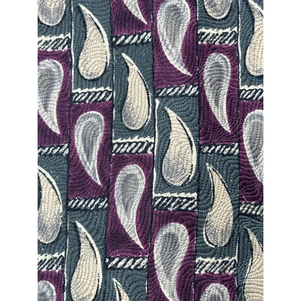 Bill Blass Signature 100% Silk Men's Tie Burgundy Gray Gold Paisley Geometric